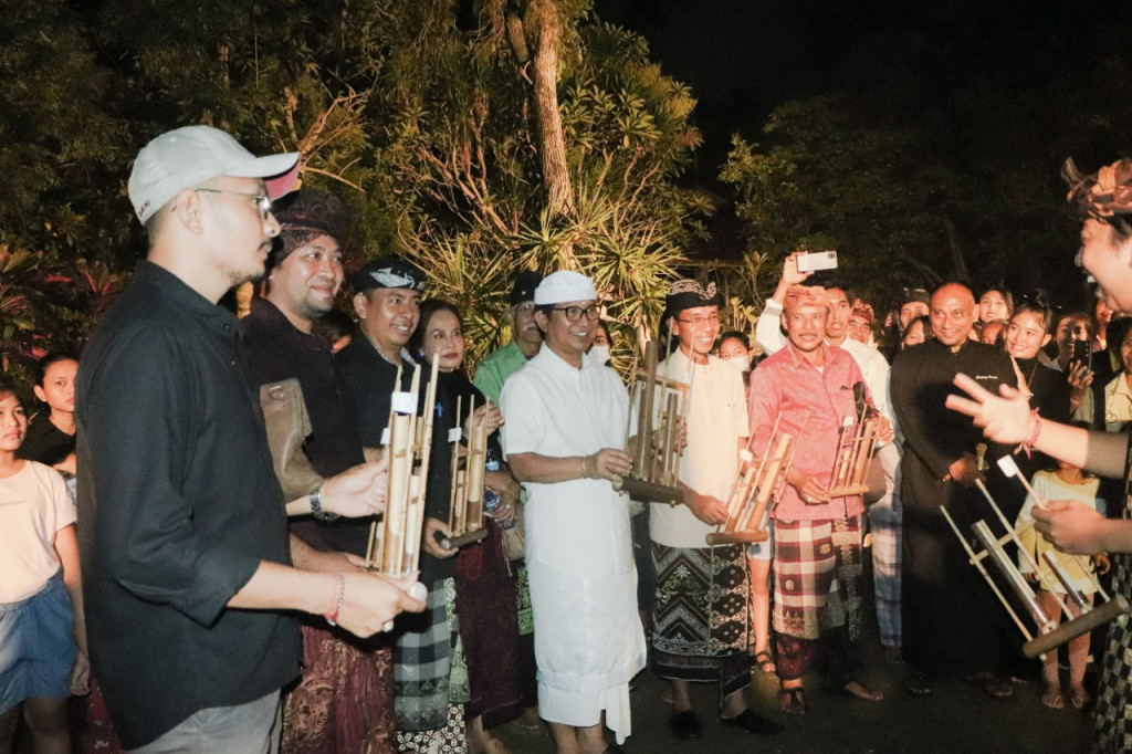 Sekda Adi Arnawa Apresiasi Pertunjukan "MahaAwidya" Sanggar Pancer Langit